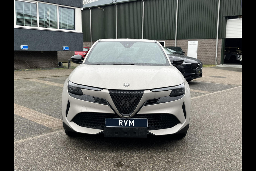 Alfa Romeo junior Elettrica 54 kWh 15.000KM!! | FABRIEKSGARANTIE | APPLE CARPLAY| ANDROID AUTO| UNIEKE KLEUR! | ADAPTIVE CRUISE CONTROL|