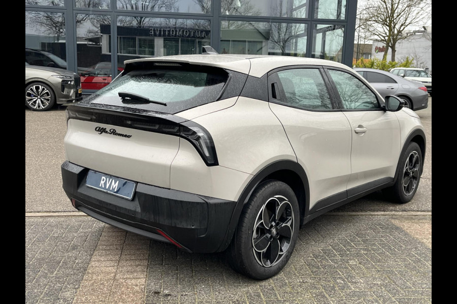 Alfa Romeo junior Elettrica 54 kWh 15.000KM!! | FABRIEKSGARANTIE | APPLE CARPLAY| ANDROID AUTO| UNIEKE KLEUR! | ADAPTIVE CRUISE CONTROL|