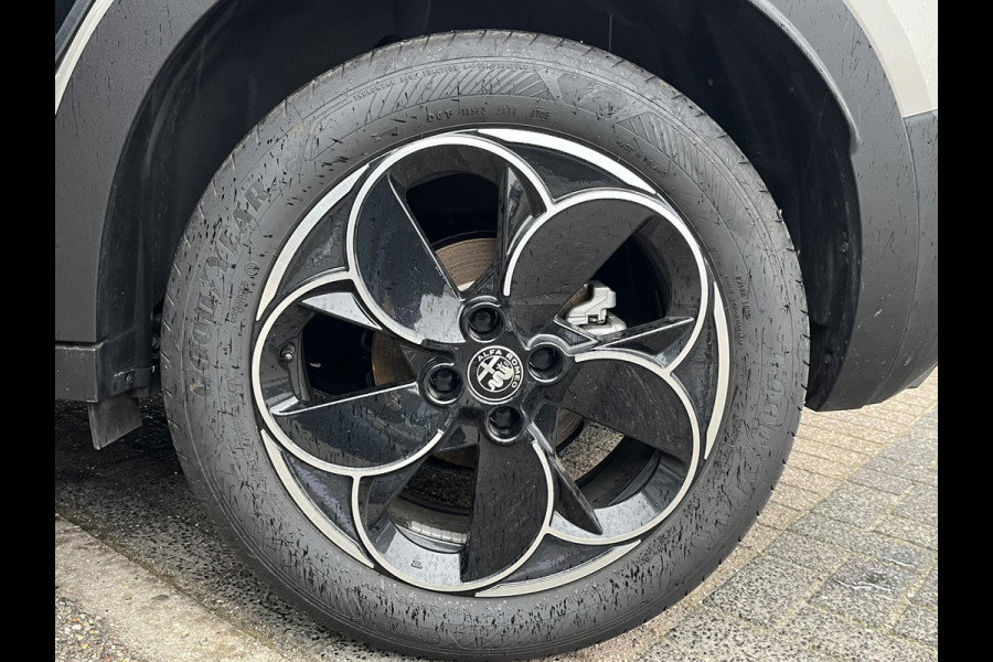 Alfa Romeo junior Elettrica 54 kWh 15.000KM!! | FABRIEKSGARANTIE | APPLE CARPLAY| ANDROID AUTO| UNIEKE KLEUR! | ADAPTIVE CRUISE CONTROL|