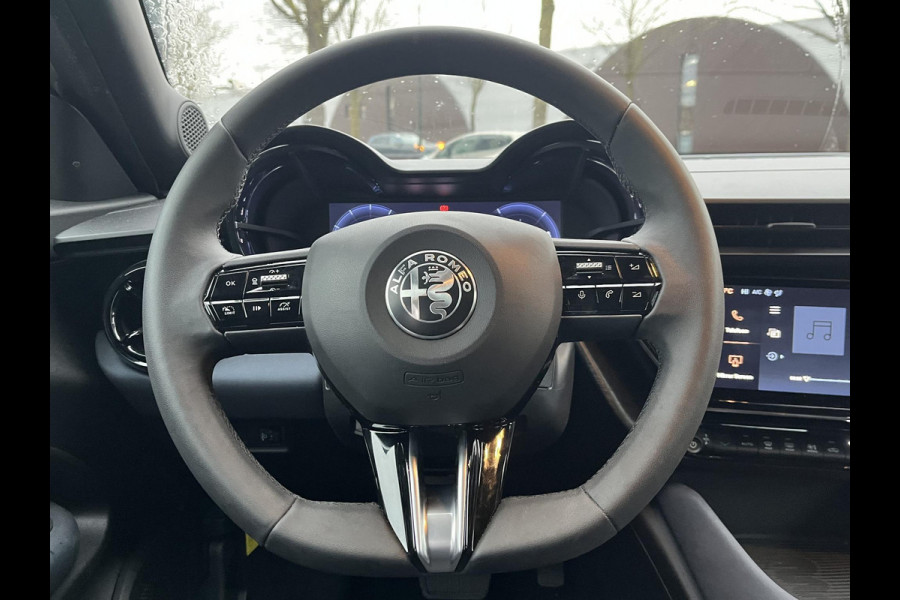 Alfa Romeo junior Elettrica 54 kWh 15.000KM!! | FABRIEKSGARANTIE | APPLE CARPLAY| ANDROID AUTO| UNIEKE KLEUR! | ADAPTIVE CRUISE CONTROL|