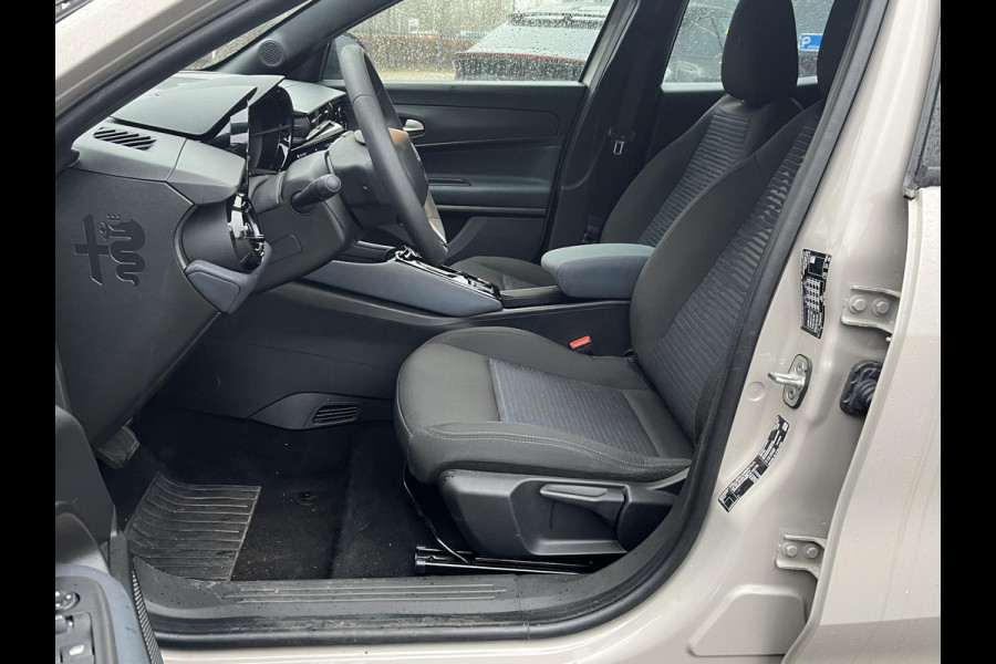 Alfa Romeo junior Elettrica 54 kWh 15.000KM!! | FABRIEKSGARANTIE | APPLE CARPLAY| ANDROID AUTO| UNIEKE KLEUR! | ADAPTIVE CRUISE CONTROL|