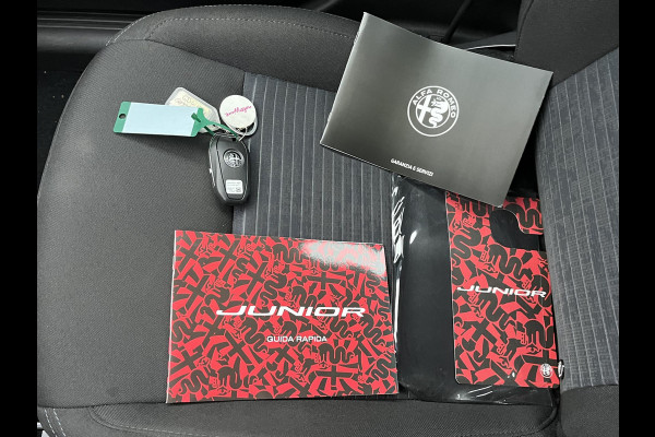 Alfa Romeo junior Elettrica 54 kWh 15.000KM!! | FABRIEKSGARANTIE | APPLE CARPLAY| ANDROID AUTO| UNIEKE KLEUR! | ADAPTIVE CRUISE CONTROL|