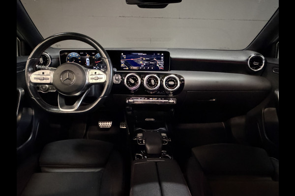 Mercedes-Benz A-Klasse 180 Business Solution AMG | Panoramadak | Camera | Carplay | Stoelverwarming