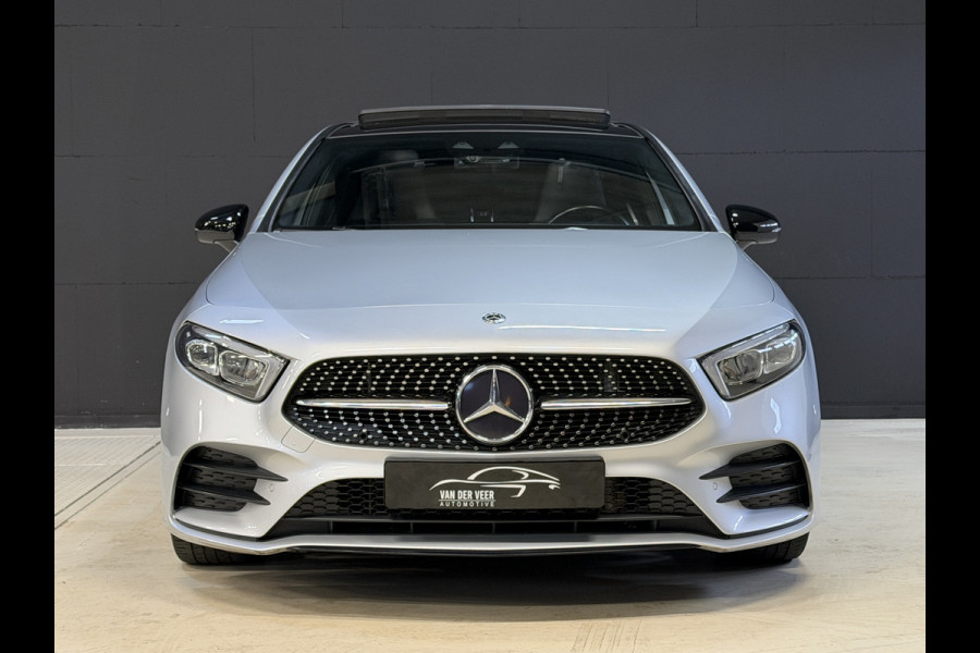 Mercedes-Benz A-Klasse 180 Business Solution AMG | Panoramadak | Camera | Carplay | Stoelverwarming