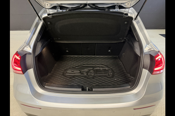 Mercedes-Benz A-Klasse 180 Business Solution AMG | Panoramadak | Camera | Carplay | Stoelverwarming