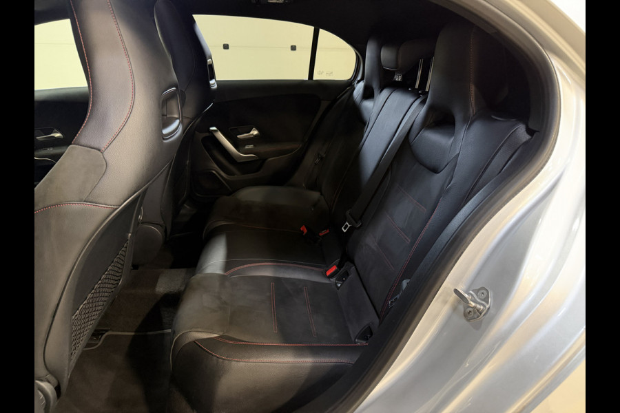 Mercedes-Benz A-Klasse 180 Business Solution AMG | Panoramadak | Camera | Carplay | Stoelverwarming