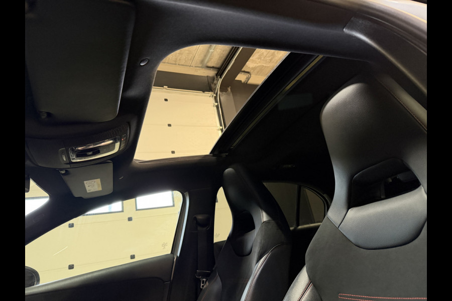 Mercedes-Benz A-Klasse 180 Business Solution AMG | Panoramadak | Camera | Carplay | Stoelverwarming