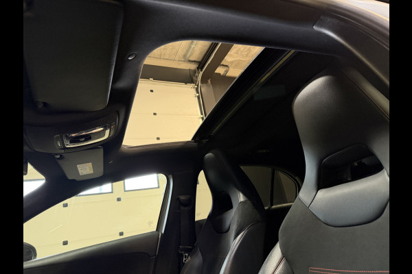 Mercedes-Benz A-Klasse 180 Business Solution AMG | Panoramadak | Camera | Carplay | Stoelverwarming
