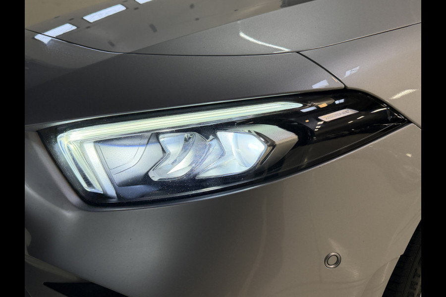 Mercedes-Benz A-Klasse 180 Business Solution AMG | Panoramadak | Camera | Carplay | Stoelverwarming