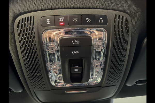 Mercedes-Benz A-Klasse 180 Business Solution AMG | Panoramadak | Camera | Carplay | Stoelverwarming