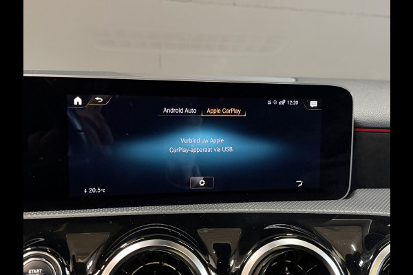 Mercedes-Benz A-Klasse 180 Business Solution AMG | Panoramadak | Camera | Carplay | Stoelverwarming