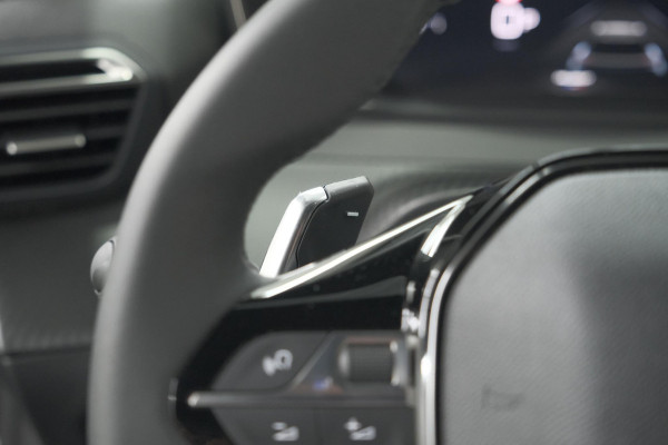 Peugeot 2008 1.2 Hybrid 145 Allure | 360 Camera | Adaptieve Cruise Control | Dodehoekdetectie | Apple Carplay