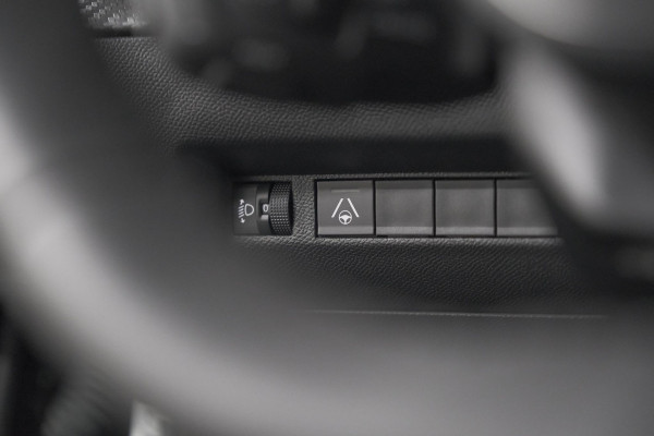 Peugeot 2008 1.2 Hybrid 145 Allure | 360 Camera | Adaptieve Cruise Control | Dodehoekdetectie | Apple Carplay