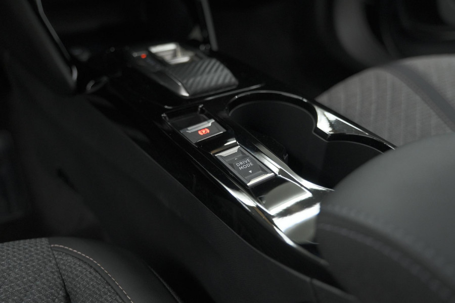 Peugeot 2008 1.2 Hybrid 145 Allure | 360 Camera | Adaptieve Cruise Control | Dodehoekdetectie | Apple Carplay