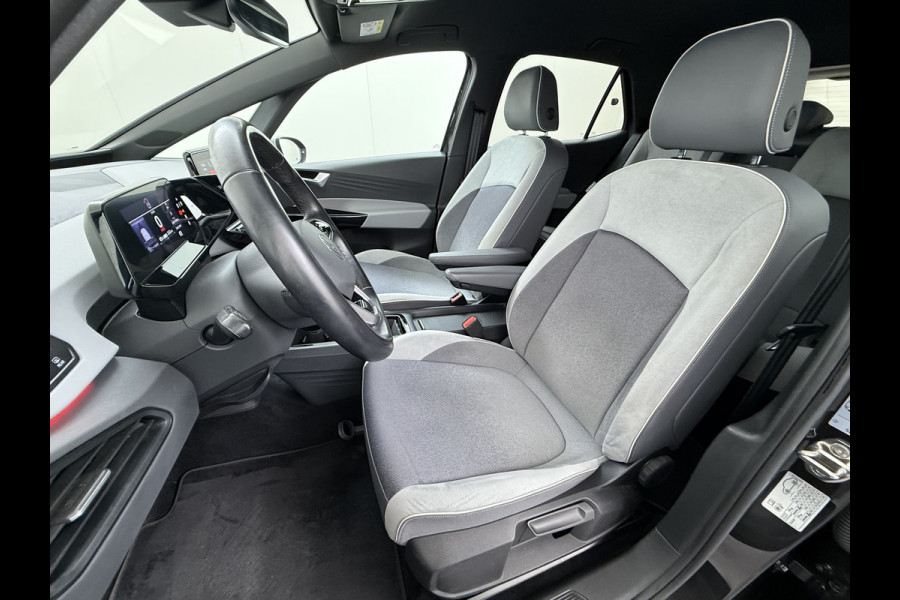 Volkswagen ID.3 First Plus 58kWh 204pk Camera Trekhaak 19"lm Adap.Cruise Matrix-Led Navi-Pro Ecc Apple Carplay Android Auto Pdc SOH 90% Lmv Stoel+Stuurverwarming Wifi  Rijstrooksensor Origineel Nederlandse Auto € 43.675,- nieuw