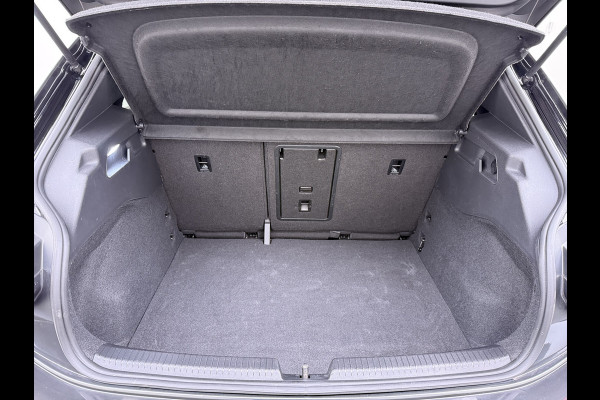 Volkswagen ID.3 First Plus 58kWh 204pk Camera Trekhaak 19"lm Adap.Cruise Matrix-Led Navi-Pro Ecc Apple Carplay Android Auto Pdc SOH 90% Lmv Stoel+Stuurverwarming Wifi  Rijstrooksensor Origineel Nederlandse Auto € 43.675,- nieuw