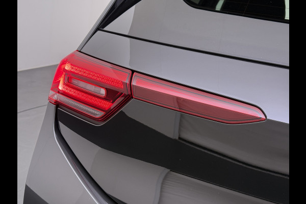 Volkswagen ID.3 First Plus 58kWh 204pk Camera Trekhaak 19"lm Adap.Cruise Matrix-Led Navi-Pro Ecc Apple Carplay Android Auto Pdc SOH 90% Lmv Stoel+Stuurverwarming Wifi  Rijstrooksensor Origineel Nederlandse Auto € 43.675,- nieuw