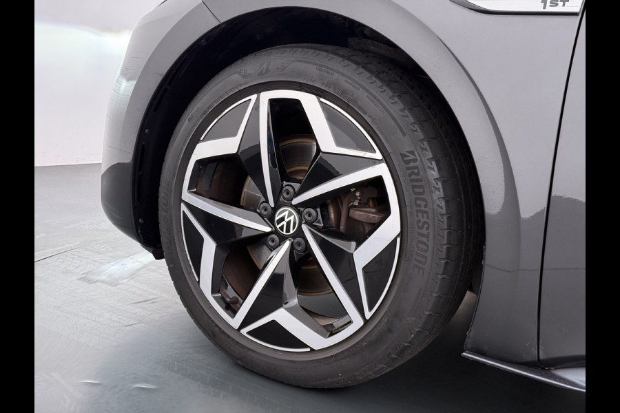 Volkswagen ID.3 First Plus 58kWh 204pk Camera Trekhaak 19"lm Adap.Cruise Matrix-Led Navi-Pro Ecc Apple Carplay Android Auto Pdc SOH 90% Lmv Stoel+Stuurverwarming Wifi  Rijstrooksensor Origineel Nederlandse Auto € 43.675,- nieuw