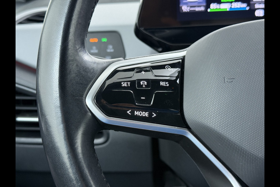 Volkswagen ID.3 First Plus 58kWh 204pk Camera Trekhaak 19"lm Adap.Cruise Matrix-Led Navi-Pro Ecc Apple Carplay Android Auto Pdc SOH 90% Lmv Stoel+Stuurverwarming Wifi  Rijstrooksensor Origineel Nederlandse Auto € 43.675,- nieuw