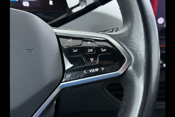 Volkswagen ID.3 First Plus 58kWh 204pk Camera Trekhaak 19"lm Adap.Cruise Matrix-Led Navi-Pro Ecc Apple Carplay Android Auto Pdc SOH 90% Lmv Stoel+Stuurverwarming Wifi  Rijstrooksensor Origineel Nederlandse Auto € 43.675,- nieuw