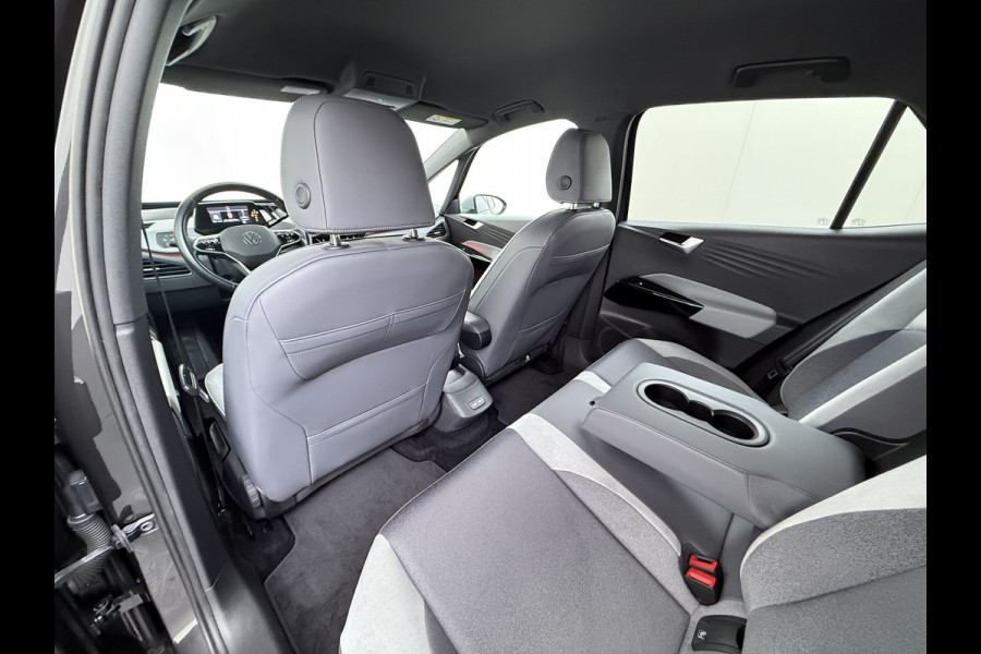Volkswagen ID.3 First Plus 58kWh 204pk Camera Trekhaak 19"lm Adap.Cruise Matrix-Led Navi-Pro Ecc Apple Carplay Android Auto Pdc SOH 90% Lmv Stoel+Stuurverwarming Wifi  Rijstrooksensor Origineel Nederlandse Auto € 43.675,- nieuw