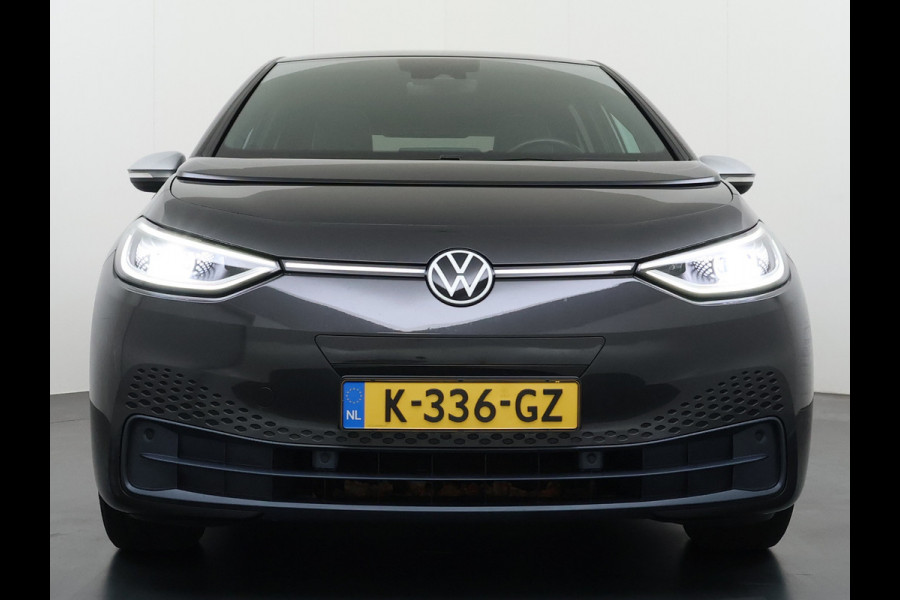 Volkswagen ID.3 First Plus 58kWh 204pk Camera Trekhaak 19"lm Adap.Cruise Matrix-Led Navi-Pro Ecc Apple Carplay Android Auto Pdc SOH 90% Lmv Stoel+Stuurverwarming Wifi  Rijstrooksensor Origineel Nederlandse Auto € 43.675,- nieuw