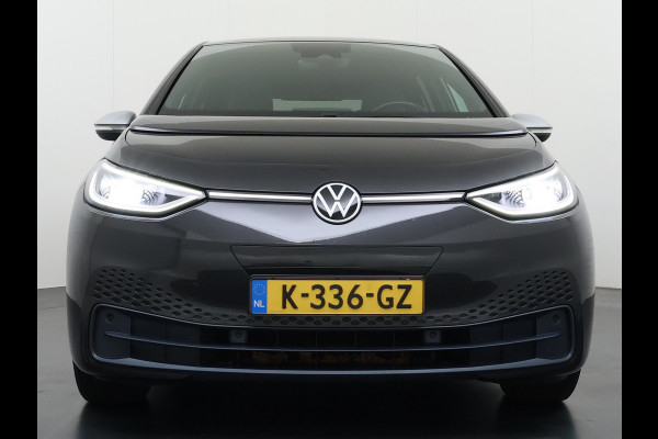Volkswagen ID.3 First Plus 58kWh 204pk Camera Trekhaak 19"lm Adap.Cruise Matrix-Led Navi-Pro Ecc Apple Carplay Android Auto Pdc SOH 90% Lmv Stoel+Stuurverwarming Wifi  Rijstrooksensor Origineel Nederlandse Auto € 43.675,- nieuw