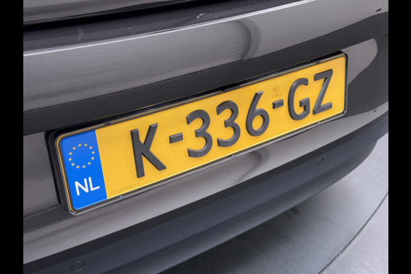 Volkswagen ID.3 First Plus 58kWh 204pk Camera Trekhaak 19"lm Adap.Cruise Matrix-Led Navi-Pro Ecc Apple Carplay Android Auto Pdc SOH 90% Lmv Stoel+Stuurverwarming Wifi  Rijstrooksensor Origineel Nederlandse Auto € 43.675,- nieuw