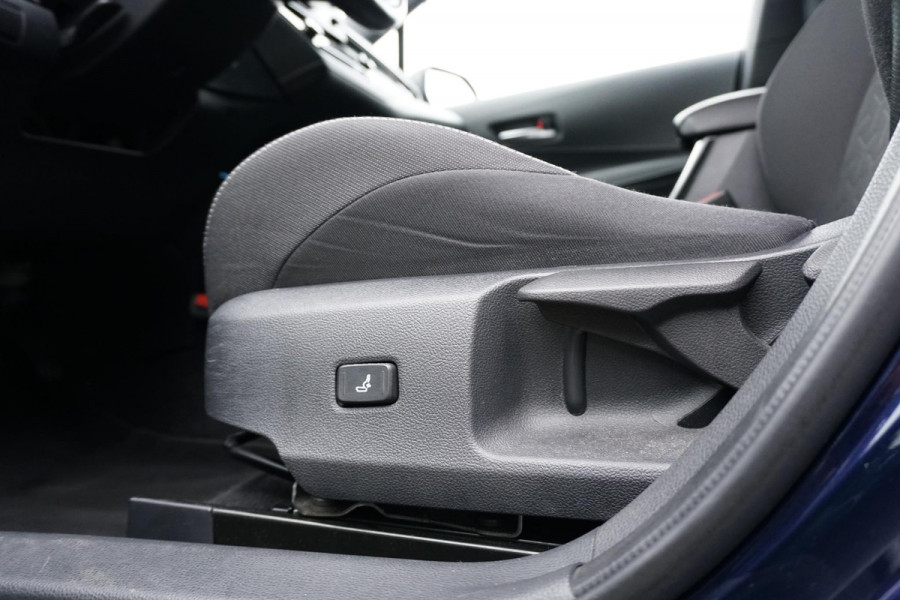 Toyota Corolla 1.8 Hybrid Style + DODEHOEK / STUURVERWARMING / VOORRUITVERWARMING