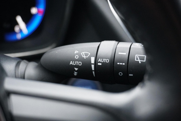 Toyota Corolla 1.8 Hybrid Style + DODEHOEK / STUURVERWARMING / VOORRUITVERWARMING