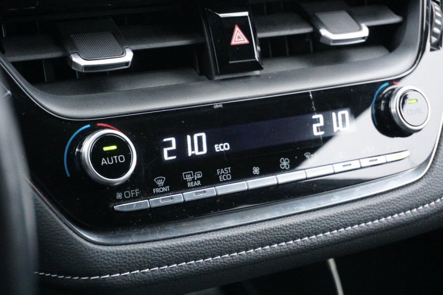 Toyota Corolla 1.8 Hybrid Style + DODEHOEK / STUURVERWARMING / VOORRUITVERWARMING