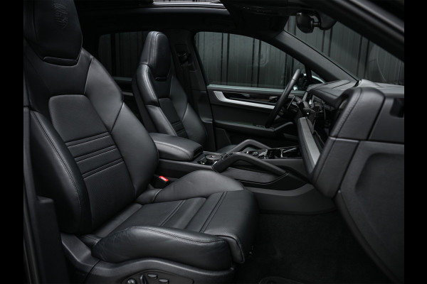Porsche Cayenne 3.0 E-Hybrid · Sport chrono · Panorama dak · Adaptive cruise · 360 Camera · Keyless · Luchtvering · Bose sound · Memory seats ·