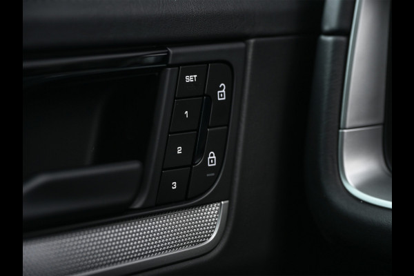 Porsche Cayenne 3.0 E-Hybrid · Sport chrono · Panorama dak · Adaptive cruise · 360 Camera · Keyless · Luchtvering · Bose sound · Memory seats ·