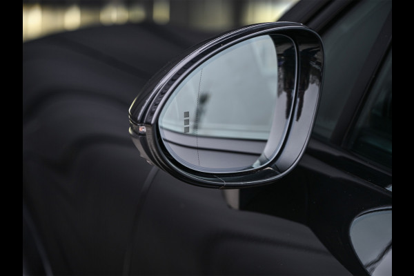 Porsche Cayenne 3.0 E-Hybrid · Sport chrono · Panorama dak · Adaptive cruise · 360 Camera · Keyless · Luchtvering · Bose sound · Memory seats ·