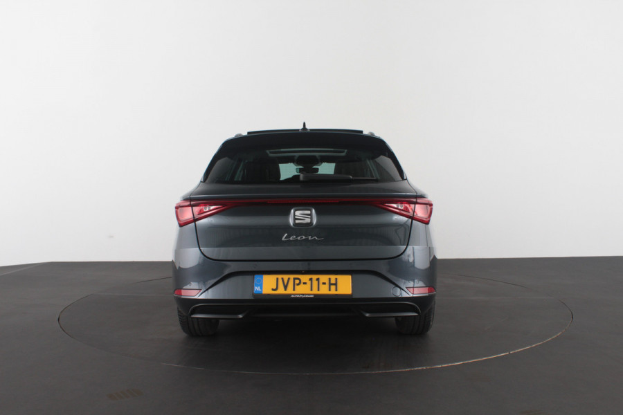 Seat Leon Sportstourer 1.5 TSI Style Business Panorama schuifdak/Stoelverwarming/Camera/Getint glas