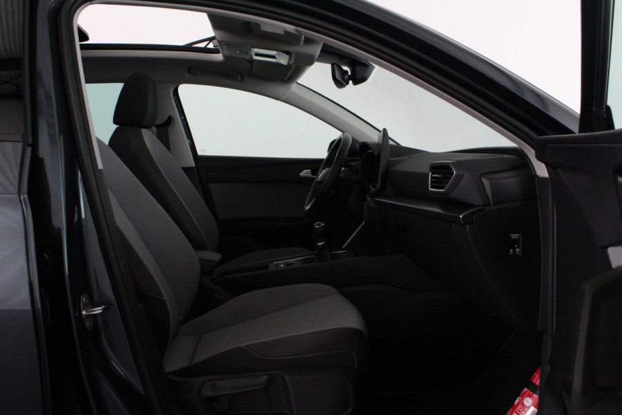 Seat Leon Sportstourer 1.5 TSI Style Business Panorama schuifdak/Stoelverwarming/Camera/Getint glas