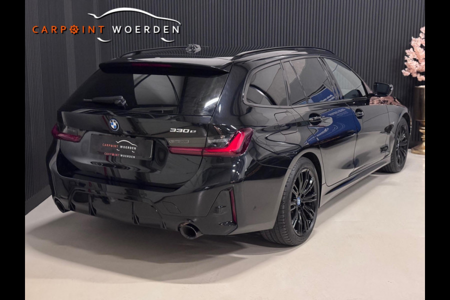 BMW 3 Serie Touring 330e M-SPORT | CARBON | LASERLIGHT | VEEL OPTIES!