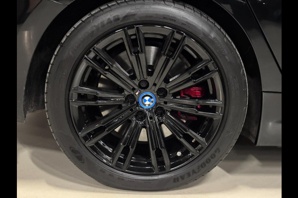BMW 3 Serie Touring 330e M-SPORT | CARBON | LASERLIGHT | VEEL OPTIES!