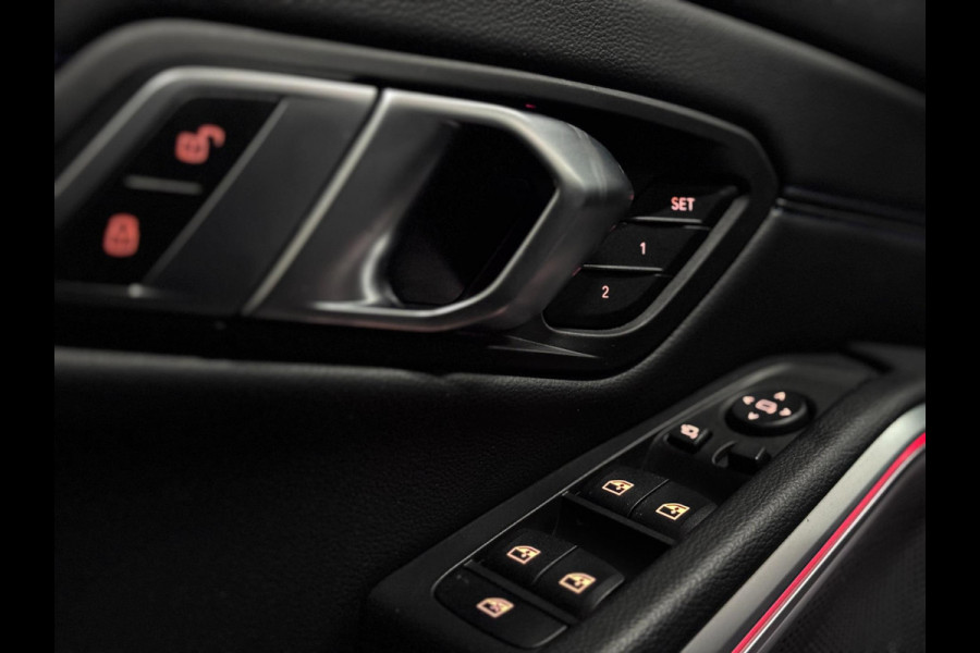 BMW 3 Serie Touring 330e M-SPORT | CARBON | LASERLIGHT | VEEL OPTIES!