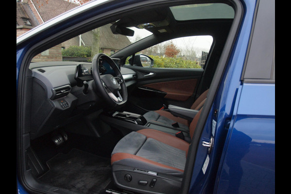 Volkswagen ID.4 First Max 77 kWh | Panoramadak | 360 Camera | Apple Carplay | Sfeerverlichting |