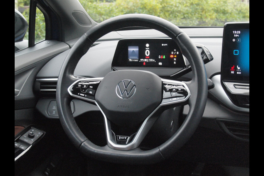 Volkswagen ID.4 First Max 77 kWh | Panoramadak | 360 Camera | Apple Carplay | Sfeerverlichting |