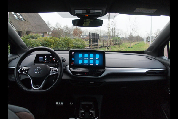 Volkswagen ID.4 First Max 77 kWh | Panoramadak | 360 Camera | Apple Carplay | Sfeerverlichting |
