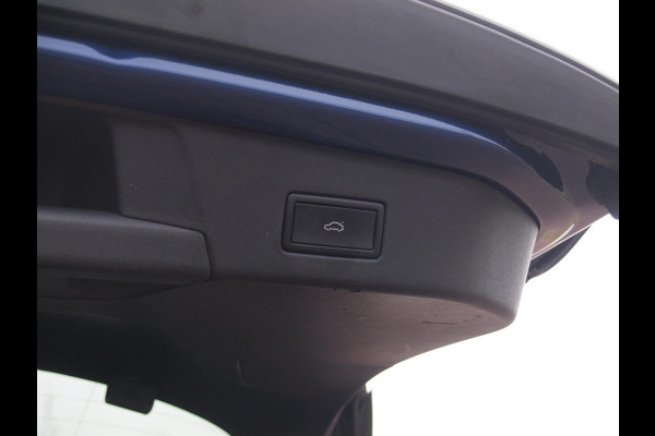 Volkswagen ID.4 First Max 77 kWh | Panoramadak | 360 Camera | Apple Carplay | Sfeerverlichting |