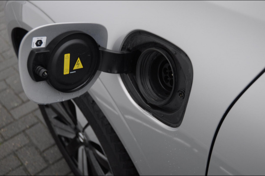 Volvo XC60 T6 350PK Automaat Plug-in hybrid AWD Plus Dark Panoramadak/ Cruise control/ Achteruitrijcamera/ Elektrisch bedienbare stoelen met geheugen/ Moritz leder/ Google infotainment/ Apple carplay/ Android auto/