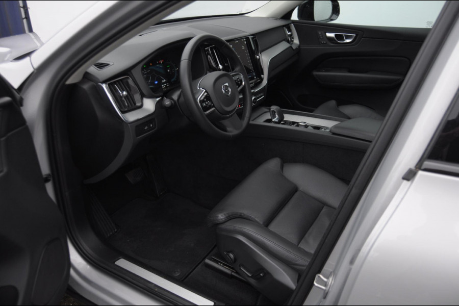 Volvo XC60 T6 350PK Automaat Plug-in hybrid AWD Plus Dark Panoramadak/ Cruise control/ Achteruitrijcamera/ Elektrisch bedienbare stoelen met geheugen/ Moritz leder/ Google infotainment/ Apple carplay/ Android auto/
