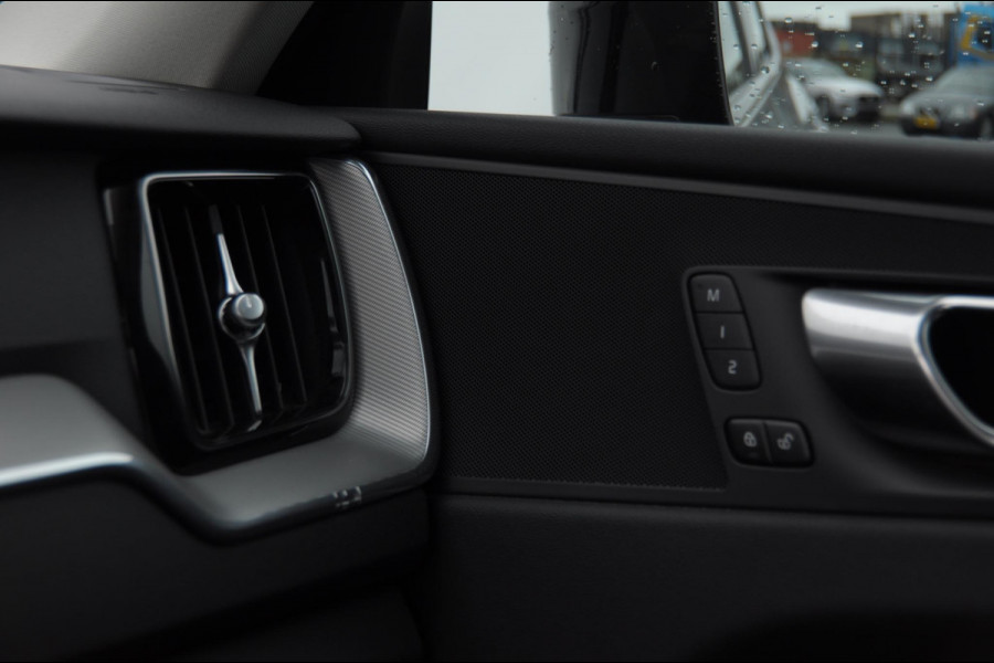 Volvo XC60 T6 350PK Automaat Plug-in hybrid AWD Plus Dark Panoramadak/ Cruise control/ Achteruitrijcamera/ Elektrisch bedienbare stoelen met geheugen/ Moritz leder/ Google infotainment/ Apple carplay/ Android auto/