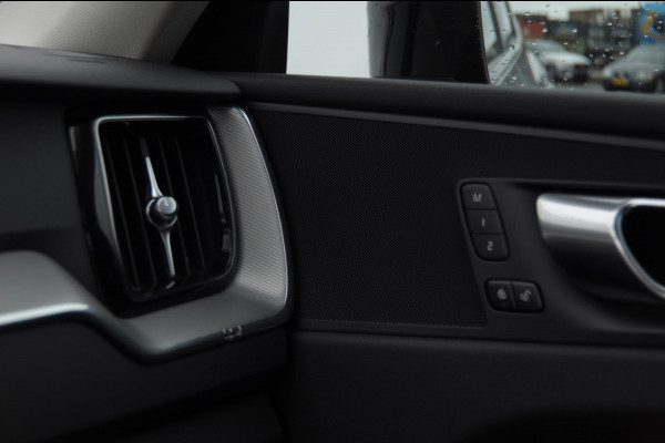 Volvo XC60 T6 350PK Automaat Plug-in hybrid AWD Plus Dark Panoramadak/ Cruise control/ Achteruitrijcamera/ Elektrisch bedienbare stoelen met geheugen/ Moritz leder/ Google infotainment/ Apple carplay/ Android auto/