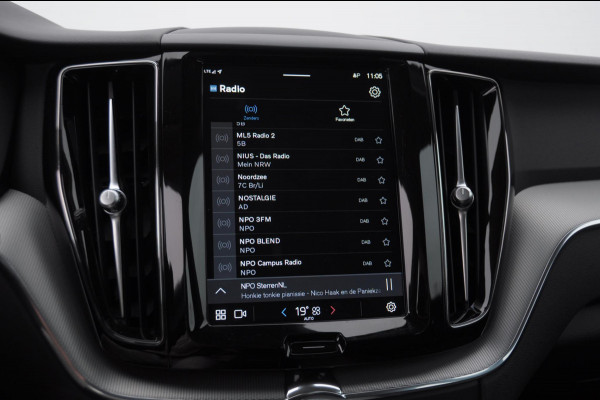 Volvo XC60 T6 350PK Automaat Plug-in hybrid AWD Plus Dark Panoramadak/ Cruise control/ Achteruitrijcamera/ Elektrisch bedienbare stoelen met geheugen/ Moritz leder/ Google infotainment/ Apple carplay/ Android auto/