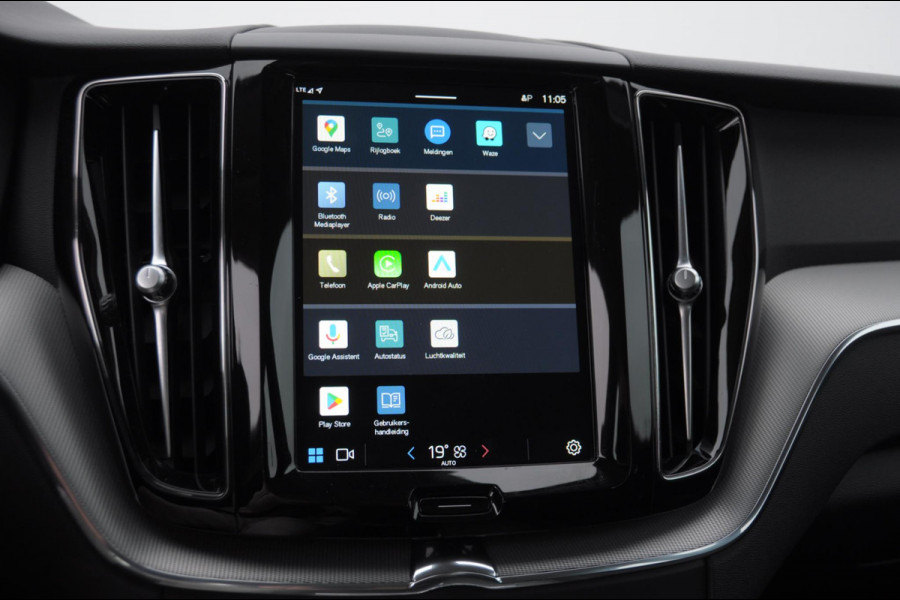 Volvo XC60 T6 350PK Automaat Plug-in hybrid AWD Plus Dark Panoramadak/ Cruise control/ Achteruitrijcamera/ Elektrisch bedienbare stoelen met geheugen/ Moritz leder/ Google infotainment/ Apple carplay/ Android auto/
