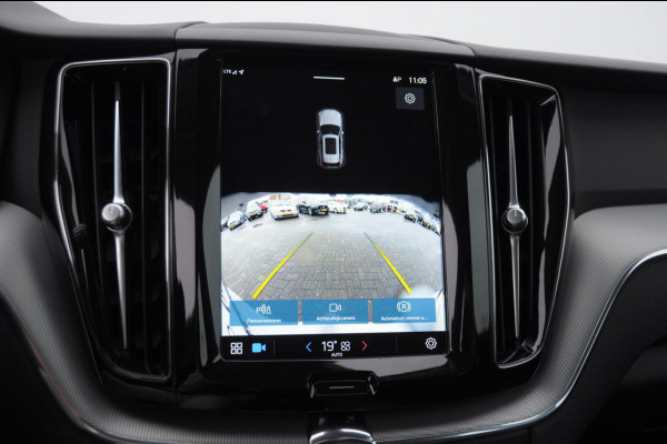 Volvo XC60 T6 350PK Automaat Plug-in hybrid AWD Plus Dark Panoramadak/ Cruise control/ Achteruitrijcamera/ Elektrisch bedienbare stoelen met geheugen/ Moritz leder/ Google infotainment/ Apple carplay/ Android auto/